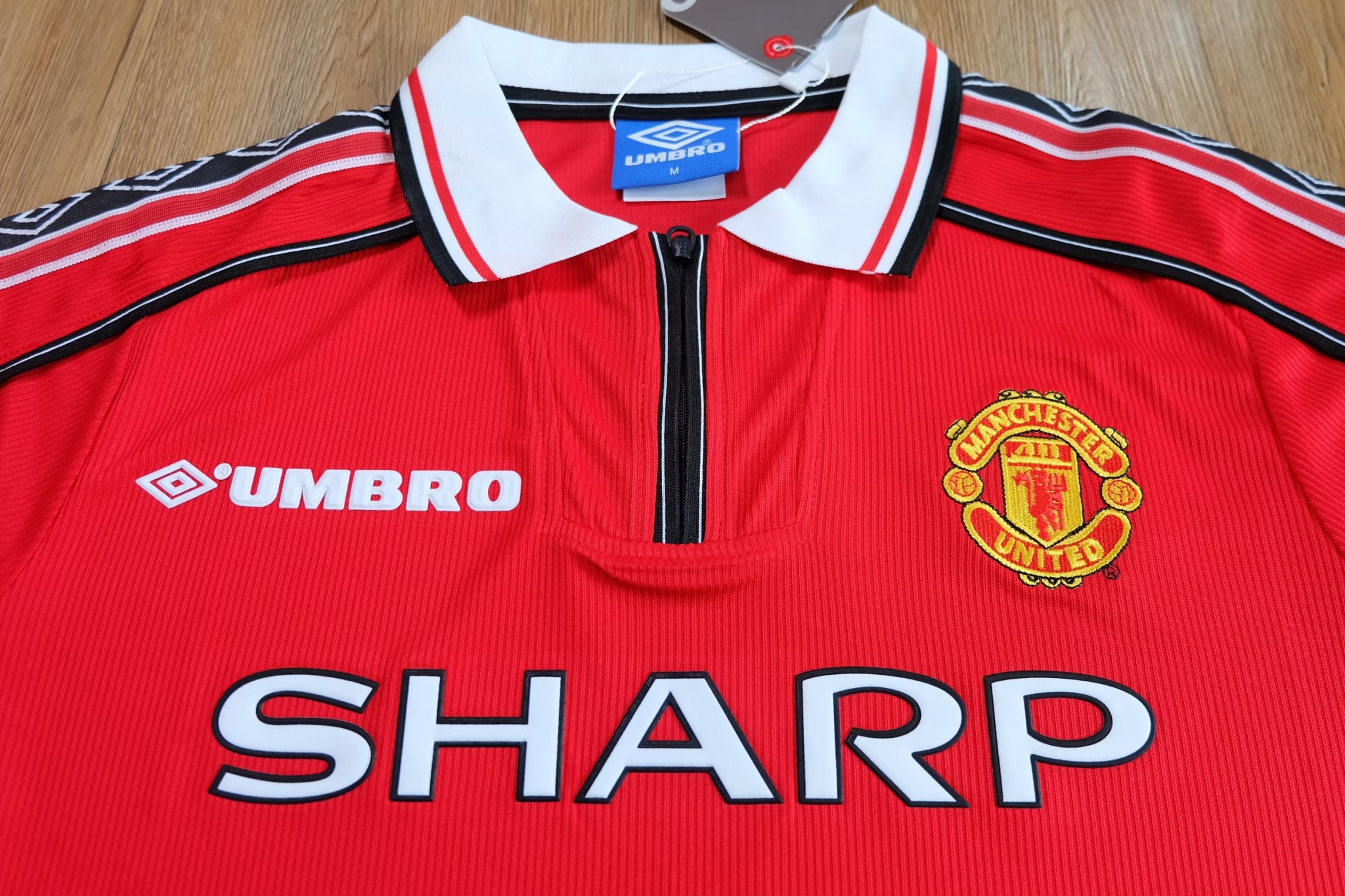 Manchester United 1998/99 Vintage Jersey เสื้อฟุตบอลแมนยูคอซิปย้อนยุค