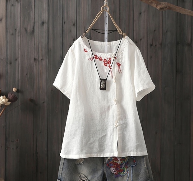 เสื้อผ้าลินินปักลาย