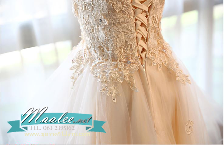 พร้อมเช่า ชุดราตรีสั้น เกาะอก ลูกไม้ หน้าสั้น/หลังยาว สีครีม พร้อมสร้อยคอลายลูกไม้ ถอดแยกได้ กระโปรงผ้ามุ้งพอง สวยหรู (เชือกผูกหลัง)