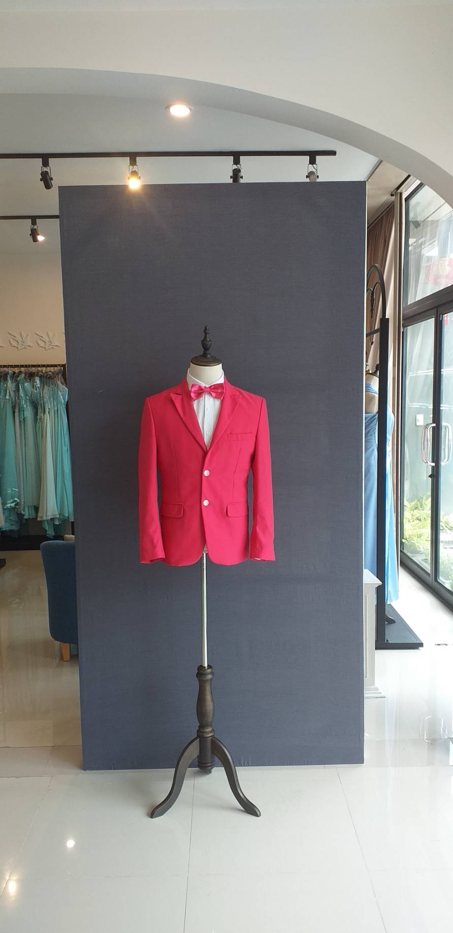 พร้อมเช่า ชุดสูทชาย สี Hot Pink สูท 2 กระดุม ไม่มีกั๊ก