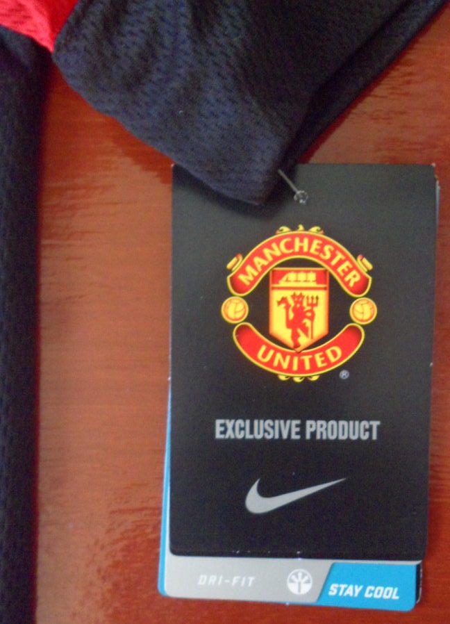 เสื้อฟุตบอล ทีมสโมสรแมนเชสเตอร์ ยูไนเต็ด ชุดฝึกซ้อม 2011/12 ใหม่ M-Size / MANCHESTER UNITED Football Shirt Training Kit 2011/12 Jersey NEW M-Size