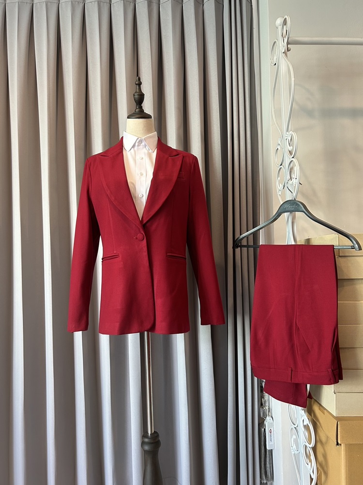 พร้อมเช่า สูทหญิง สูทสีเบอกันดี ทรงเข้ารูป สูทแฟชั่น