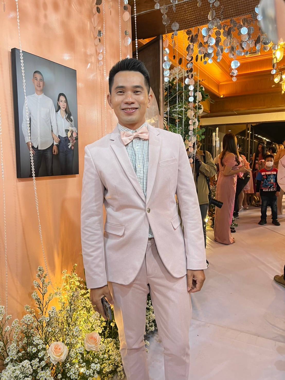 พร้อมเช่า ชุดสูทชาย สีชมพูพาสเทล Pastel Pink ทรงเข้ารูป สไตล์เกาหลี (ไม่มีเสื้อกั๊ก)