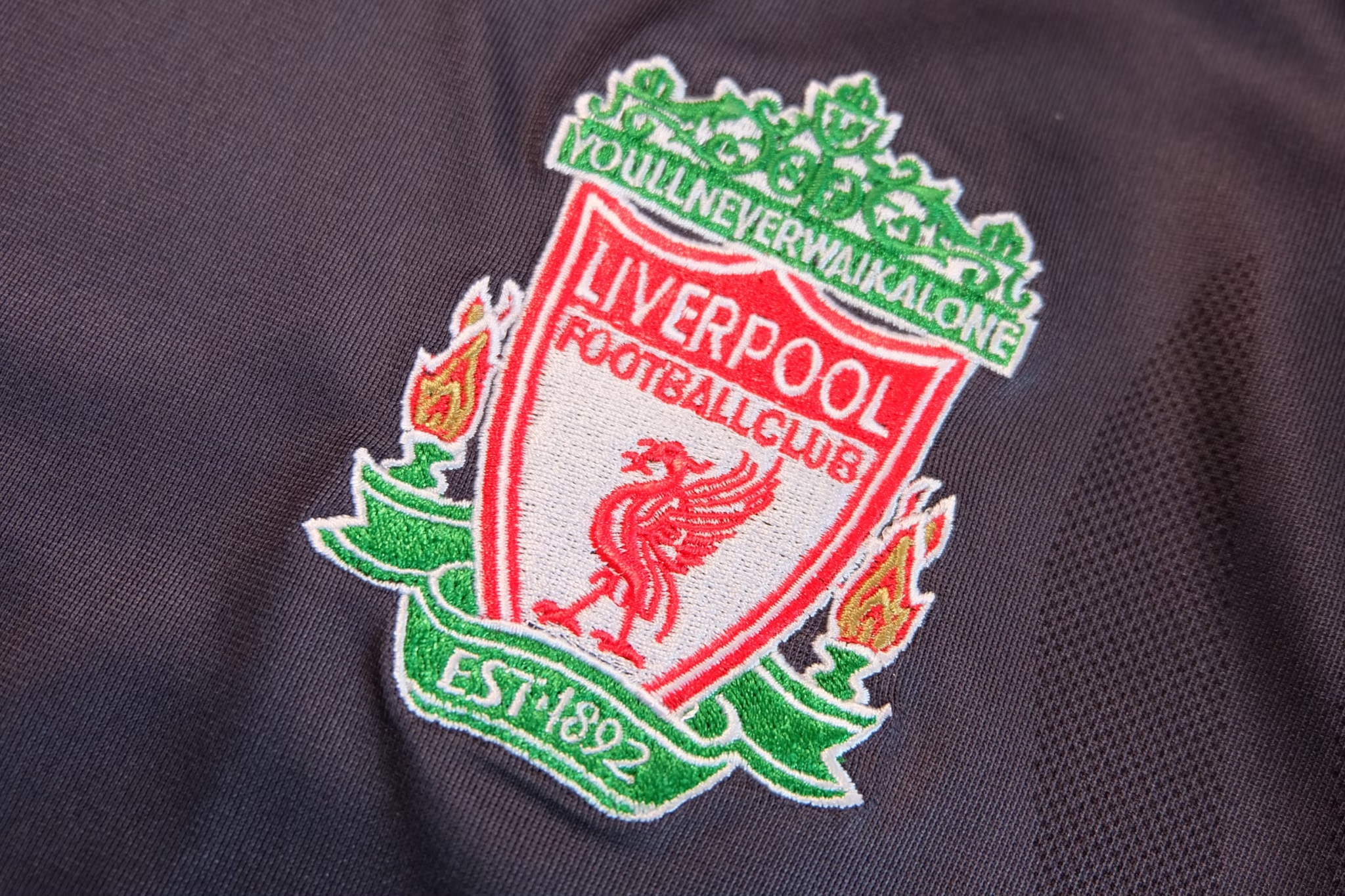 Liverpool 2009/10 Third Jersey เสื้อบอลย้อนยุคแขนยาว เสื้อแขนยาวลิเวอร์พูลย้อนยุค