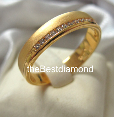 BR209+++แหวนแถวเพชรข้าง+++ เก๋สุดๆ เรียบ หรู ดูมี class สีทองซาตินพ่นทราย สวยมากๆๆ แบบออกมาจากcatalogue เลยค่ะ ใส่เป็นแหวนคู่ชายหญิงได้เลย
