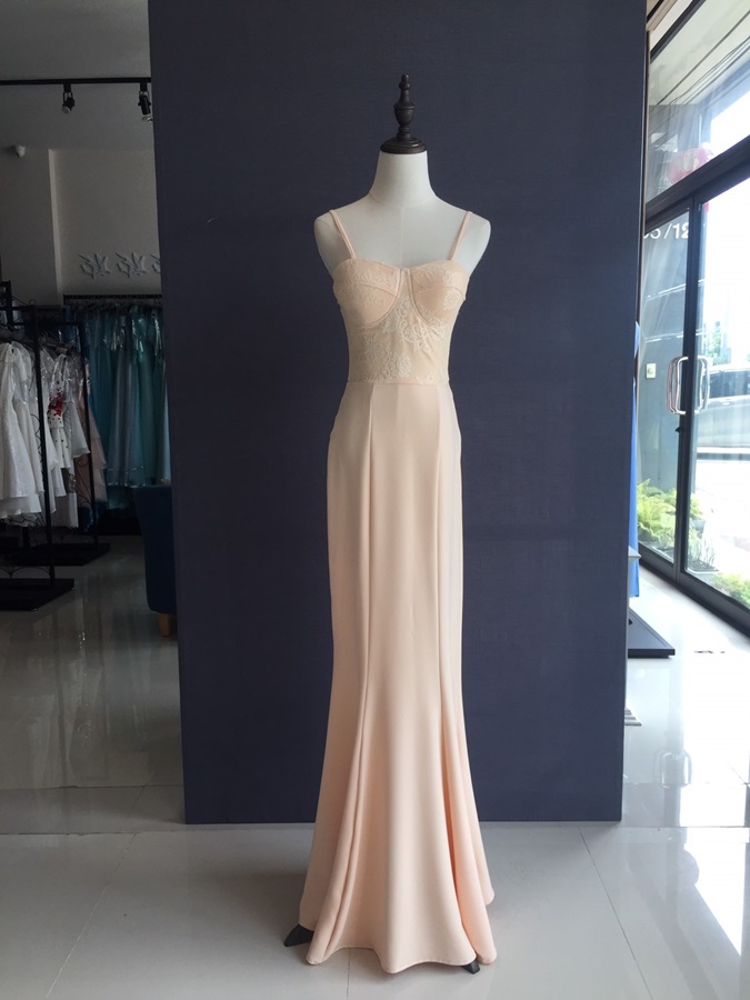 พร้อมเช่า ชุดเดรสยาว เกาะอกสายเดี่ยว ทรงเข้ารูป สำหรับสาวไซส์เล็ก