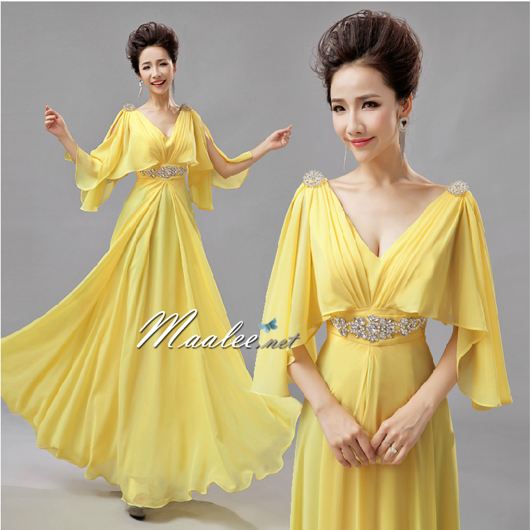 พร้อมเช่า ชุดราตรียาว สีเหลือง แบบเก๋ แขนย้วยผ่าข้างช่วยพรางต้นแขน แต่งเลื่อมช่วงเอว เข็มกลัดเพชรตรงไหล่