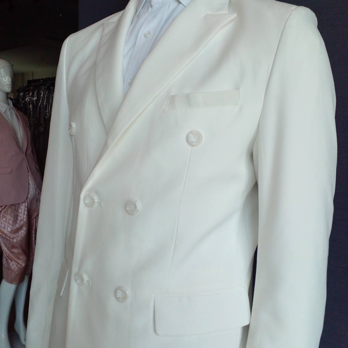 พร้อมเช่า ชุดสูทชาย สีขาว กระดุม 2 แถว