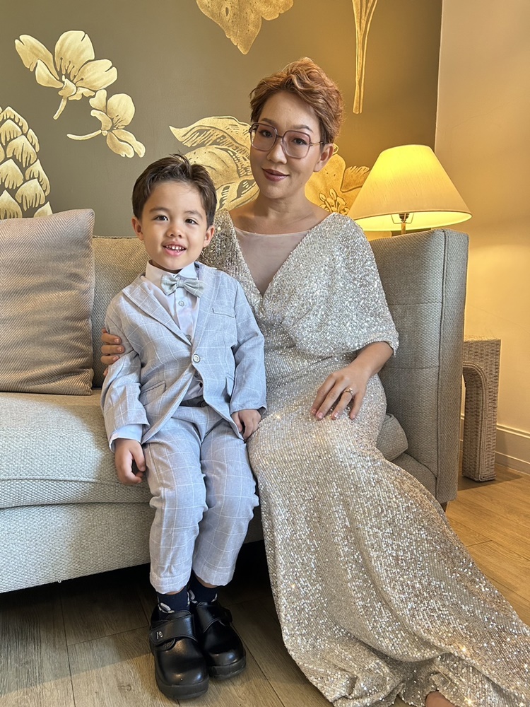 พร้อมเช่า ชุดสูทเด็กชาย สีเทาอ่อน 2 กระดุม ลายตาราง **พร้อมเช่าไซส์ 110, 130,140,150,160,170**