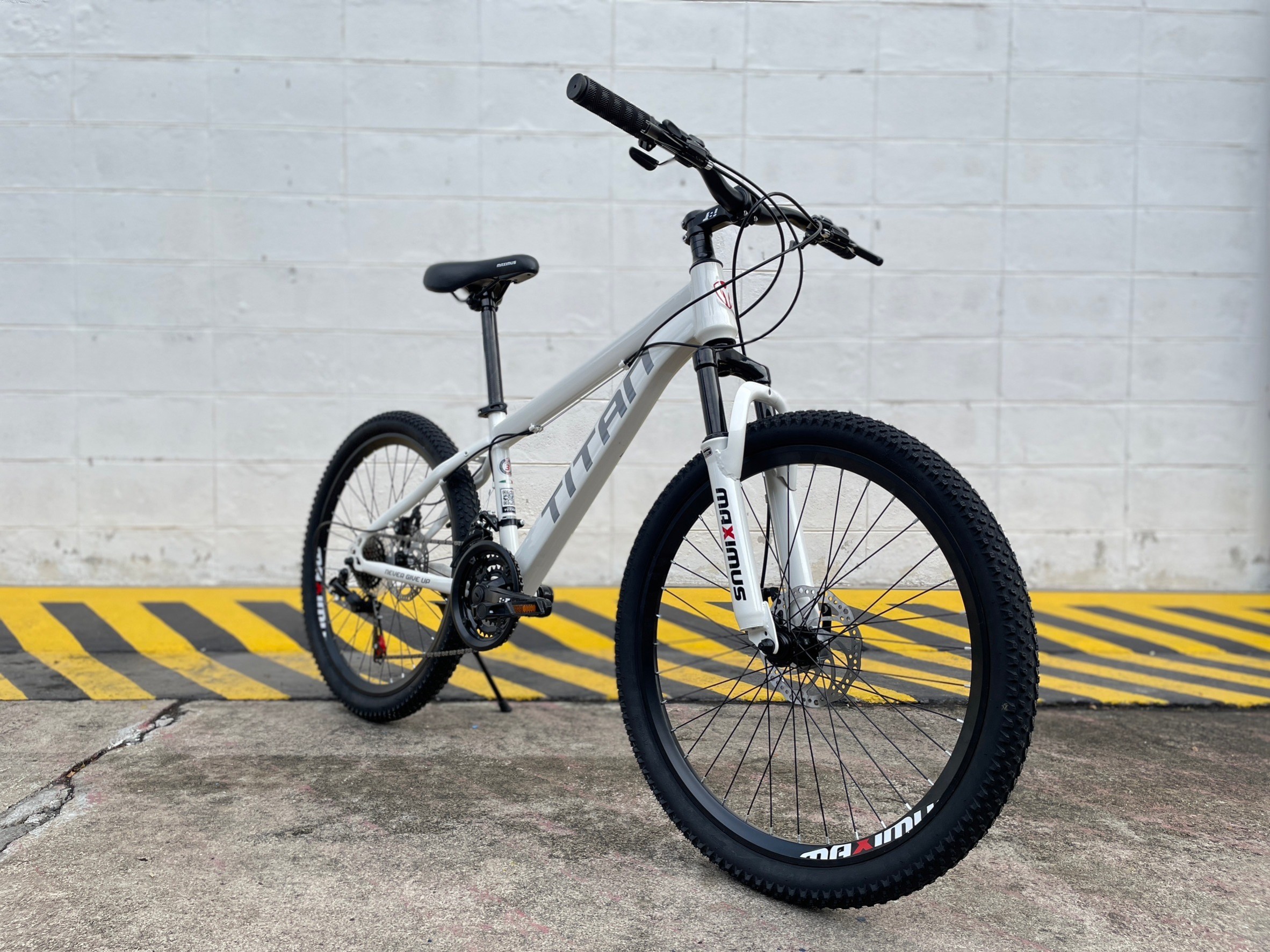 จักรยานเสือภูเขา MAXIMUS TITAN วงล้อ 24นิ้ว 21สปีด เฟรมเหล็ก