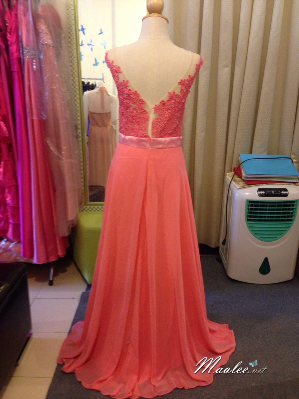 พร้อมเช่า ชุดราตรียาว แขนกุด เนื้อลูกไม้ ซีทรู แนวเซ็กซี่ กระโปรงชีฟอง สีโอโรส