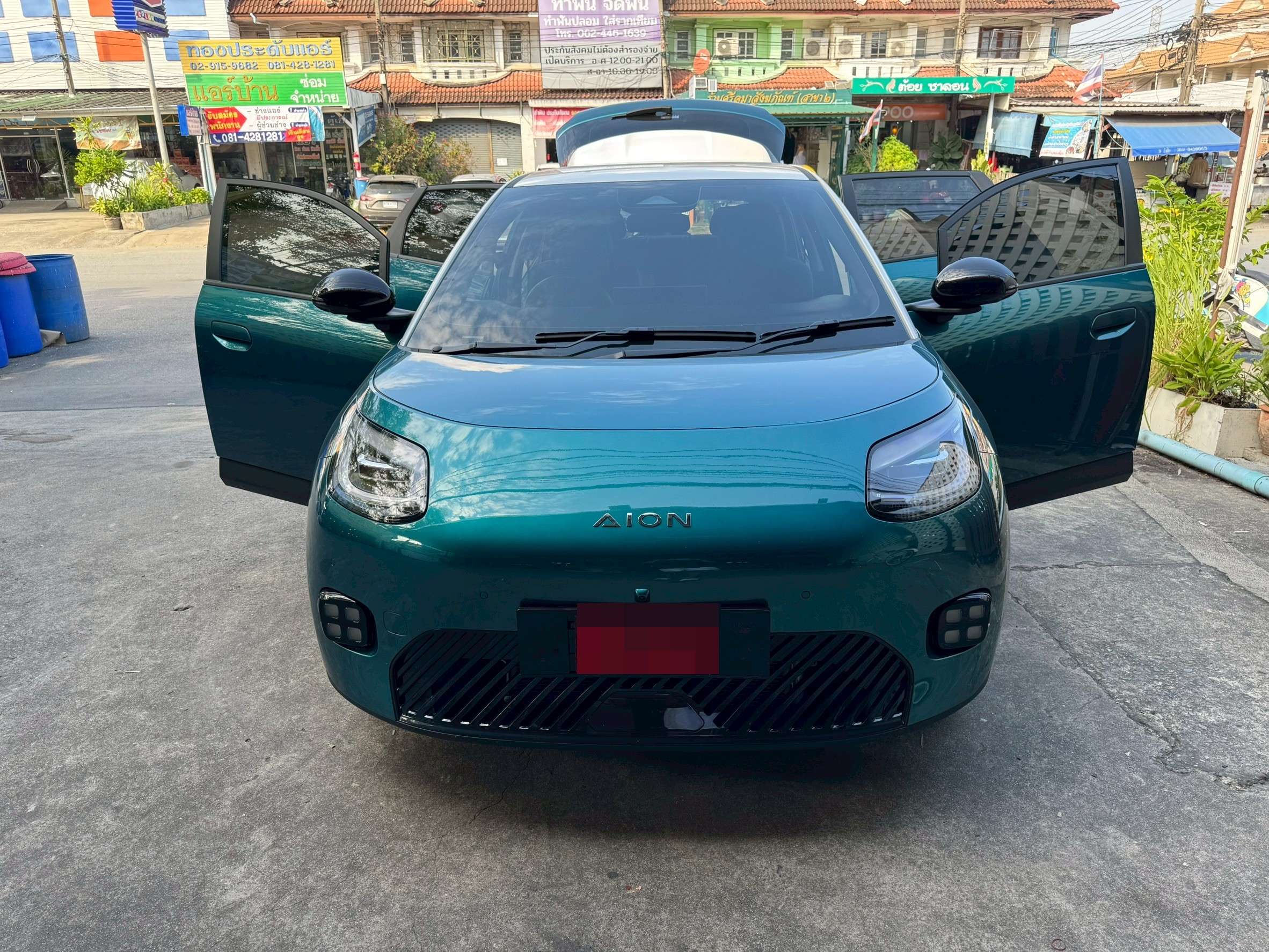 พรมปูพื้นรถยนต์ Aion UT ปูพรม6D สีเขียวด้ายทอง เต็มคัน