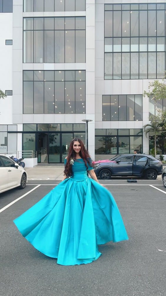 พร้อมเช่า ชุดราตรียาว แบบไหล่ปาด สไตล์วินเทจผ้าไหมดัชเชส กระโปรงทรงA แต่งโบว์2ชั้น ช่วงเอว สีเขียวน้ำทะเล (เชือกผูกหลัง)