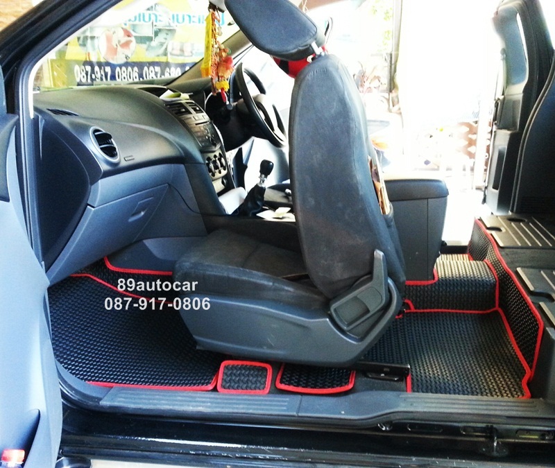 ขายพรมปูพื้นรถยนต์เข้ารูป Mazda BT 50 Cab ลายธนูสีดำขอบแดง