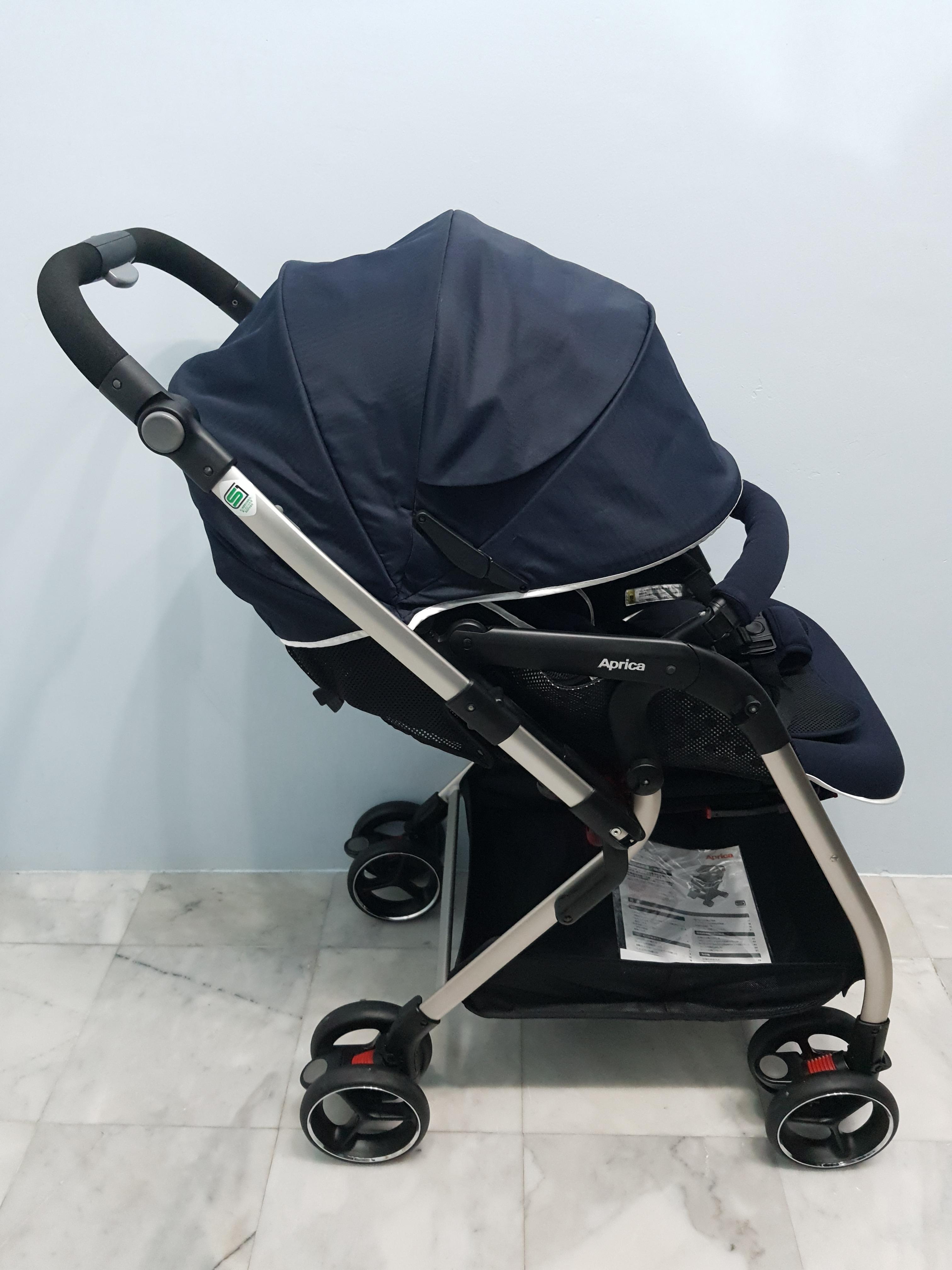 Aprica Optia สีน้ำเงิน