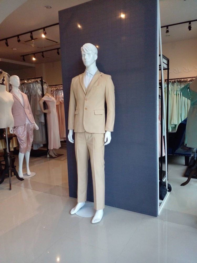 พร้อมเช่า ชุดสูทชาย สีครีม รุ่นสองกระดุม (พร้อมเสื้อกั๊ก)