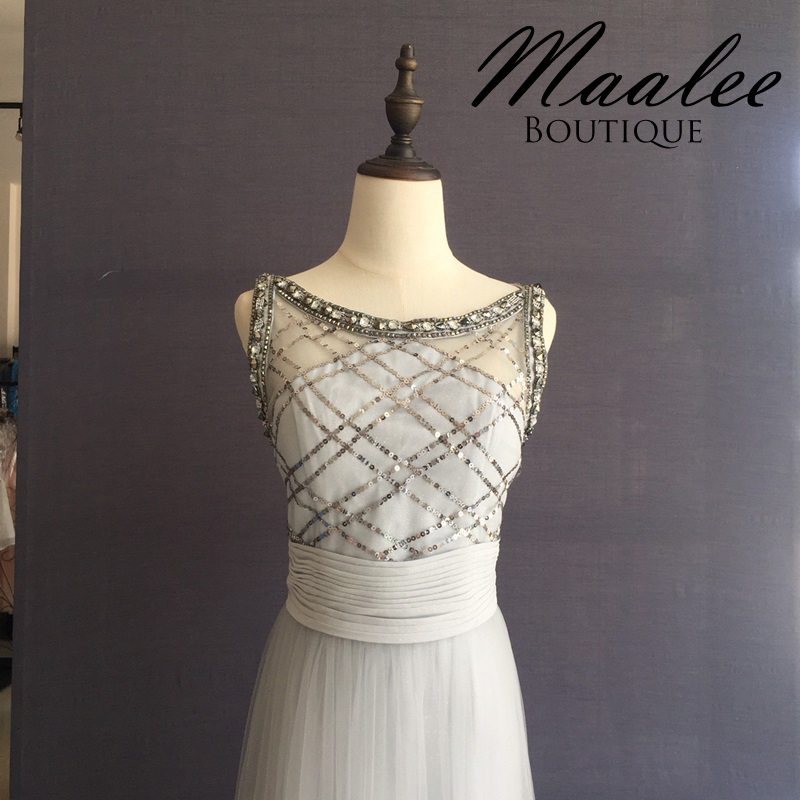 พร้อมเช่า ชุดราตรียาว แขนกุด สีเทา