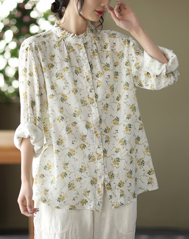 เสื้อผ้าฝ้ายลายดอกไม้แต่งคอระบาย