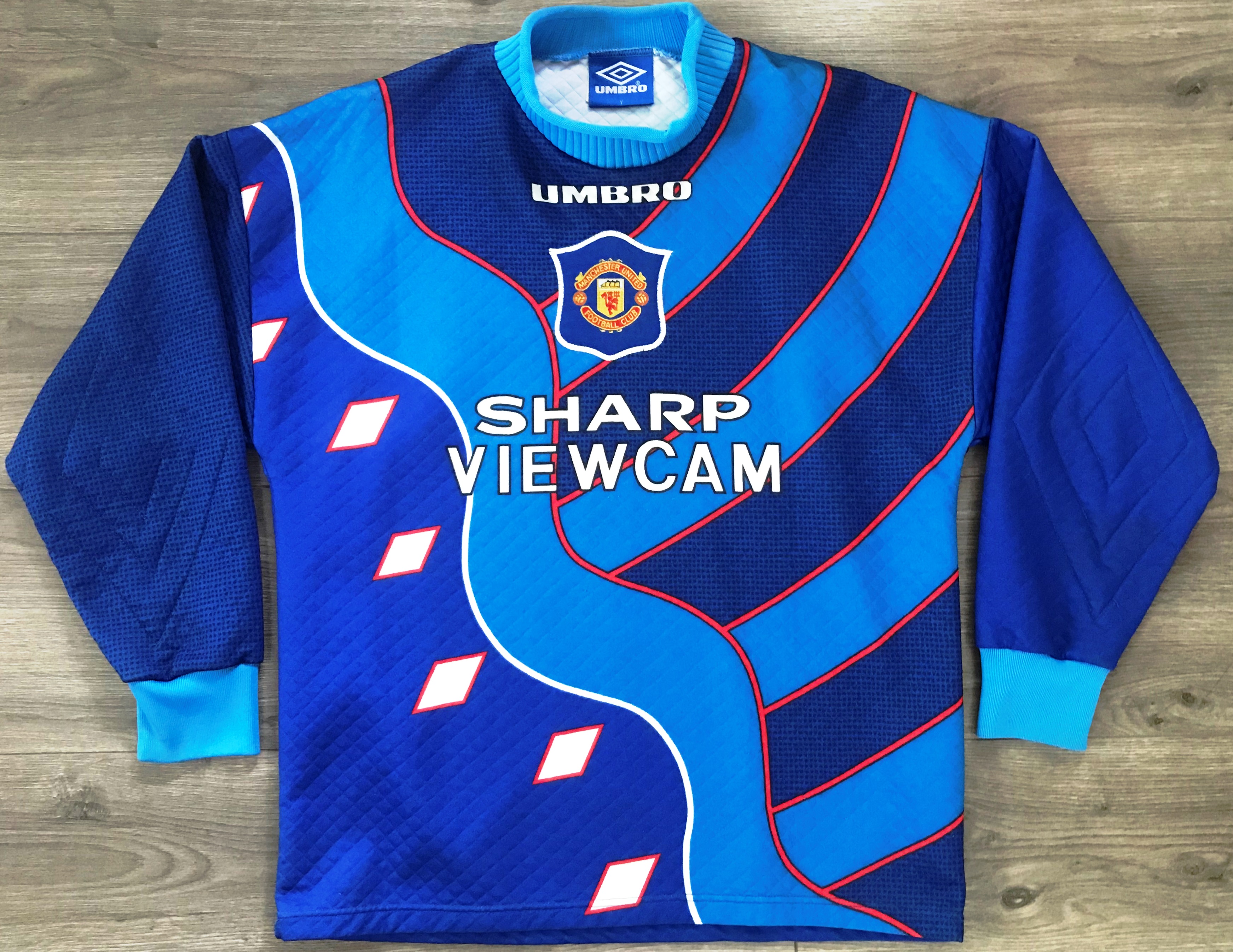 เสื้อฟุตบอล ทีมสโมสรแมนเชสเตอร์ ยูไนเต็ด ชุดผู้รักษาประตู 1995/96 Y-Size / MANCHESTER UNITED Football Shirt GK Kit 1995/96 Jersey Y-Size