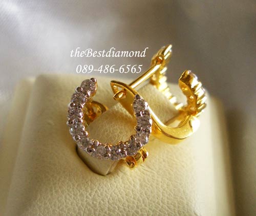 BE313+++ต่างหูเพชร รูปตัวC+++เก๋สุดๆ เรียบๆดูทันสมัย รูปแบบน่ารักๆ คล้ายๆตัว Cใส่ติดหู ได้เลย ไม่เวอร์ค่ะ แต่ดูดีมีระดับ