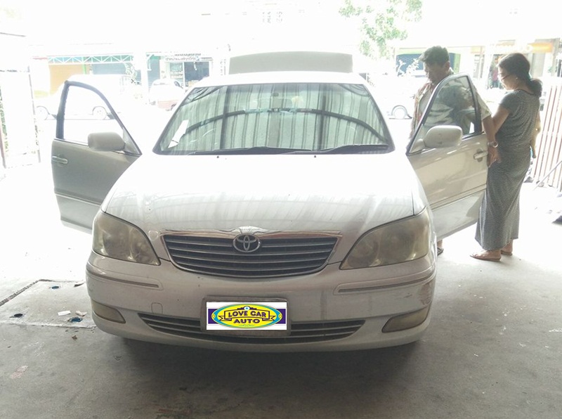 ผ้ายางปูพื้นรถยนต์ Toyota Camry ตาเหยียว กระดุมสีเขียวขอบดำ
