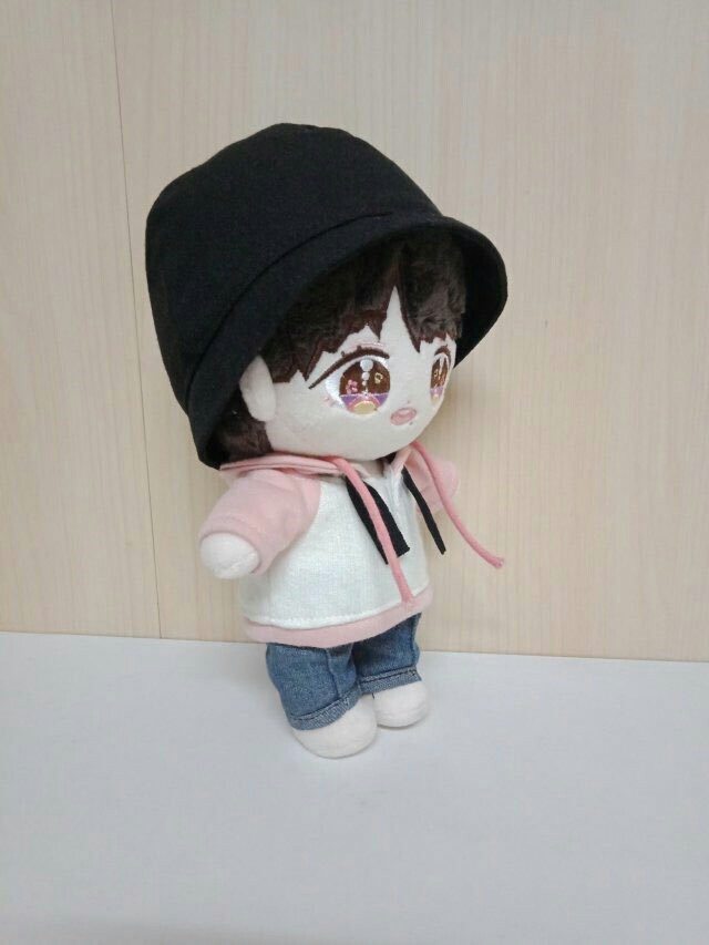 ชุดตุ๊กตา เซียวจ้าน 4 ชิ้น (เสื้อฮู้ดชมพู+เสื้อโค้ช+กางเกง+หมวก)