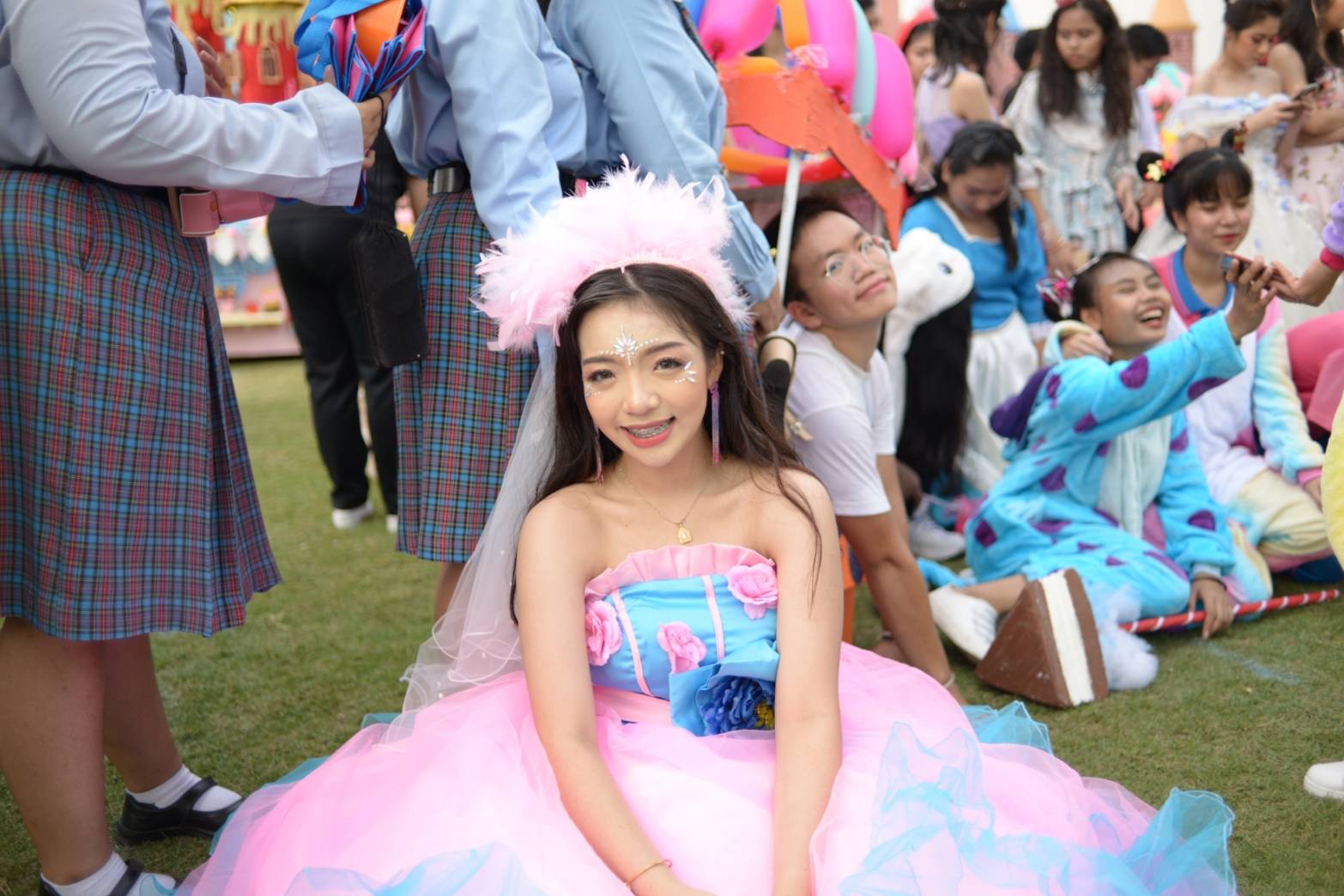 พร้อมเช่า ชุดแฟนซี ชุดราตรี เกาะอก สีชมพู ฟ้า Pastel สุดหวาน แต่งระบายกระโปรง