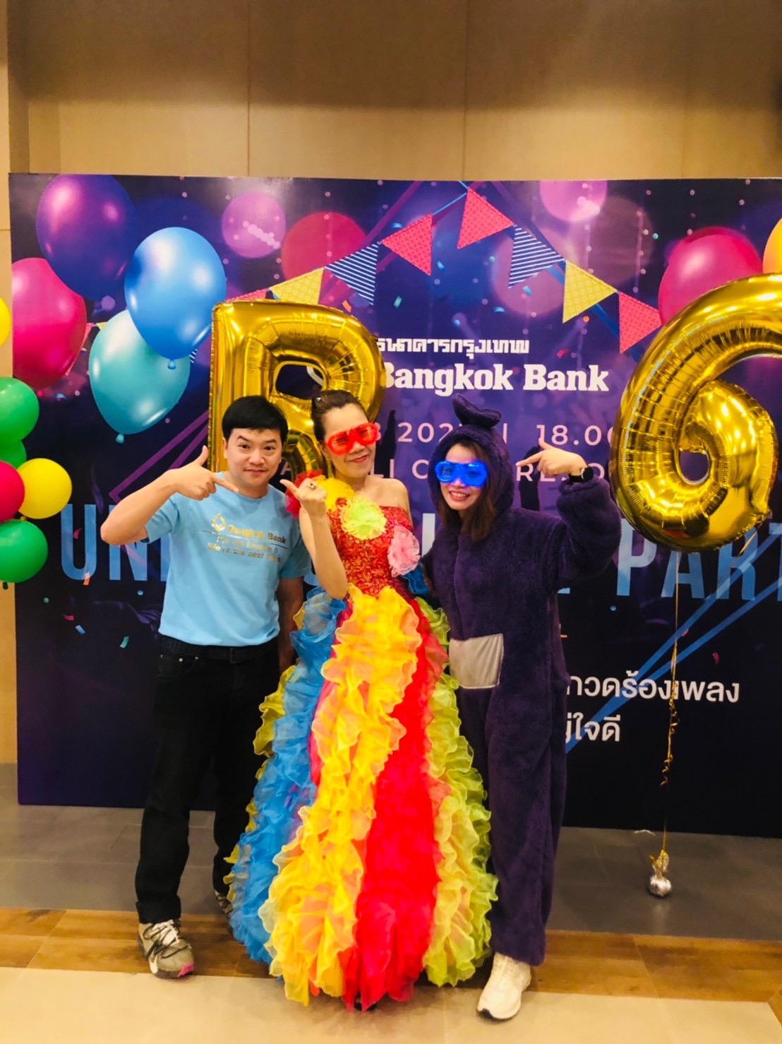 พร้อมเช่า ชุดแฟนซียาว ไหล่เดียว สีรุ้ง ระบายฟูสวย ไหล่เดียว (ซิปหลัง)