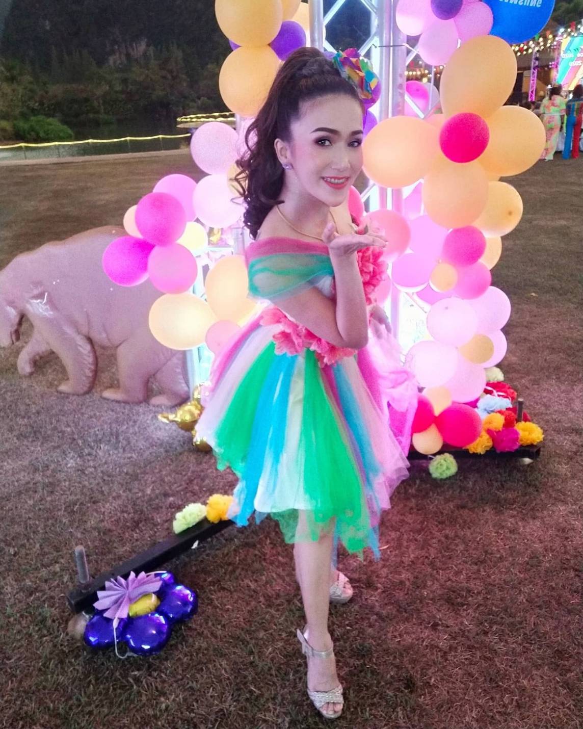 พร้อมเช่า ชุดแฟนซี เช่า 500 ชุดราตรีสั้น ดอกไม้หลากสี กระโปรงสายรุ้ง