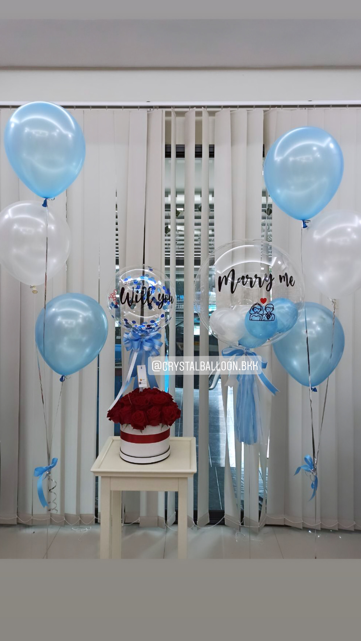 ลูกโป่ง ขอแต่งงาน Will You Marry Me? Theme สีฟ้า-ขาว มาพร้อม Flower Box พร้อมตกแต่ง สามารถเปลี่ยนสีลูกโป่ง/เปลี่ยนข้อความ/เปลี่ยนชนิดดอกไม้ได้