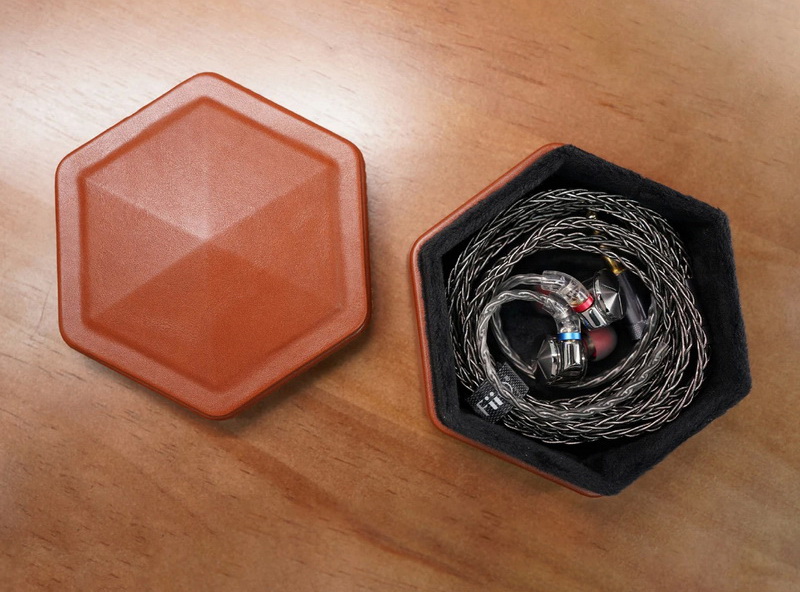 FiiO HB7 เคสหูฟังเหมาะสำหรับหูฟัง FD3/FF5/FH9 ผลิตจากวัสดุคุณภาพดี