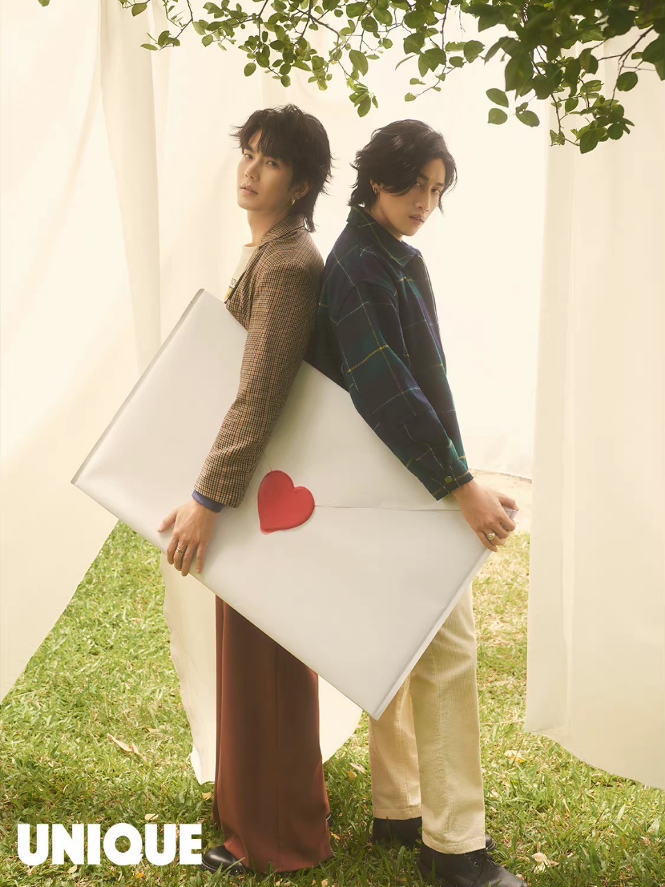 นิตยสาร UNIQUE ไบเบิ้ลบิว