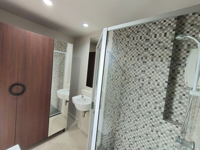 ให้เช่าคอนโดฟ้าโดม ตึก A 40 ตรม.ห้องมุมพิเศษ มีห้องเดียว เฟอร์ครบ เครื่องใช้ไฟฟ้าครบ ใกล้ ม.ธรรมศาสตร์รังสิต