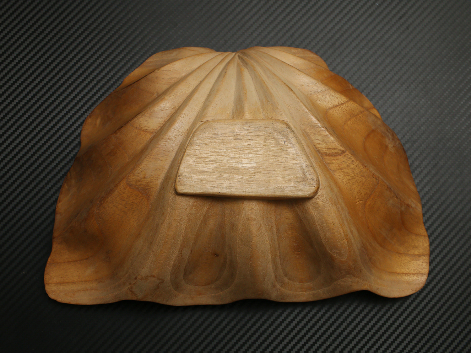 ถาดใส่ผลไม้ รูปทรง "เปลือกหอยมือเสือ" แกะสลัก สวยงาม น่าใข้