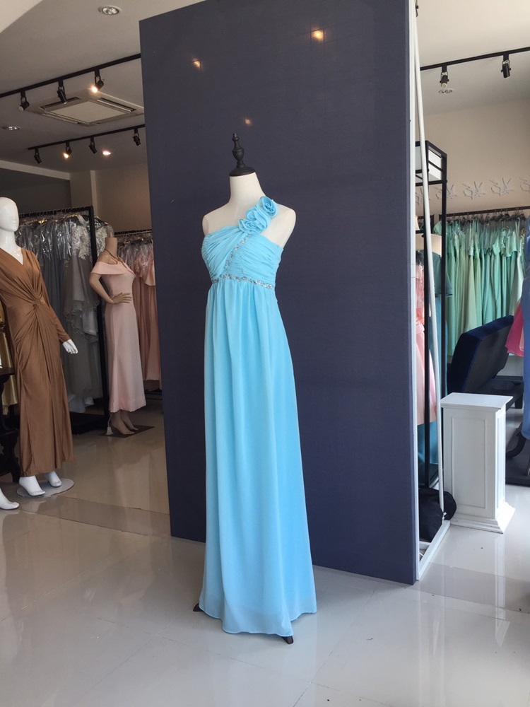 พร้อมส่ง ชุดราตรียาว เกาะอก ไหล่เดียว จับจีบเก๋ แต่งแถบคริสตัลช่วงอก สีแดง