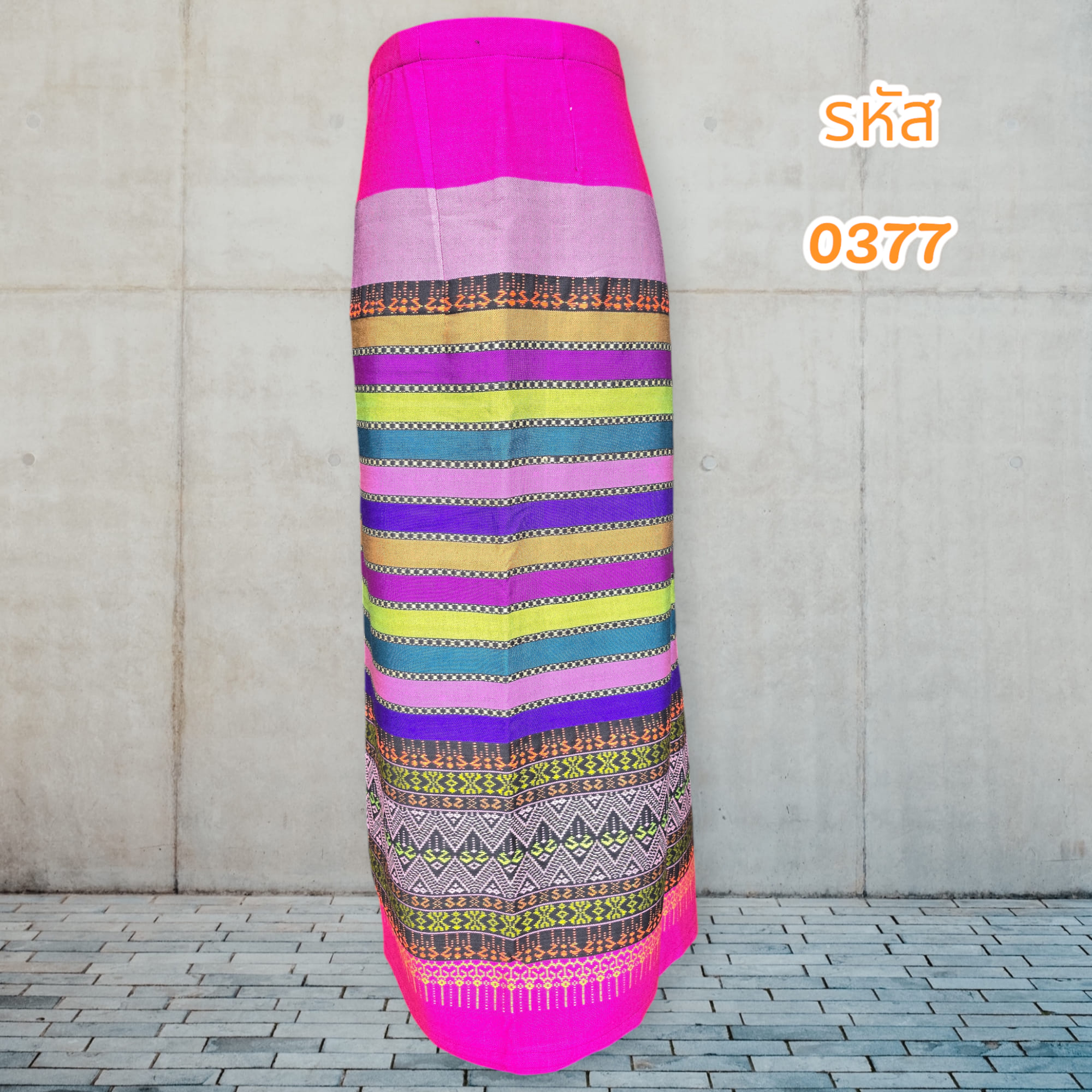 ผ้าถุงสำเร็จรูปแบบป้ายเย็บติดตะขอ (อัดผ้ากาว)0377