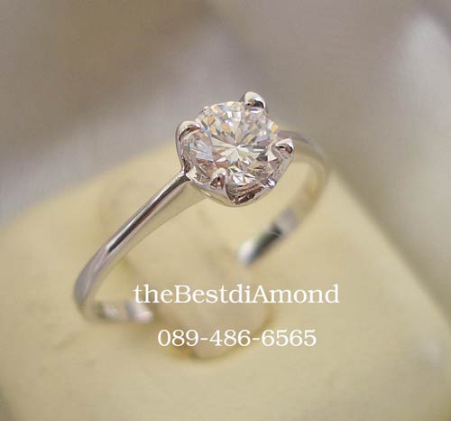 BR971RD+++แหวนเพชร CZ แบบชู เม็ดเดี่ยว+++แบบยอดนิยม คลาสสิค ไม่ล้าสมัย ฝังแบบหนามเตย วงนี้เพชรcz กลมขนาด 40 ตัง (4 มม กว่าๆ)เพชรเล่นแสงดีค่ะ