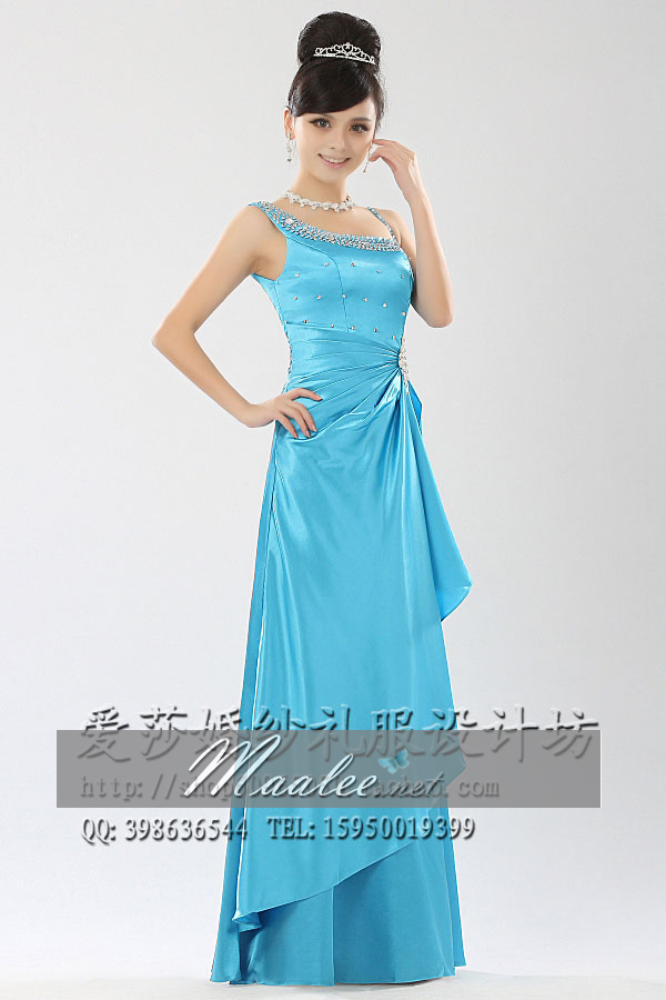 พร้อมส่ง ชุดราตรียาว ไหล่เฉียง สีฟ้าอ่อน จับจีบที่เอว คอประดับลูกปัดคริสตัลสวยหรู