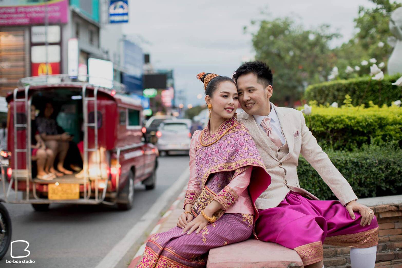 พร้อมเช่า ชุดสูทชาย ผ้าลินิน สีน้ำตาลอ่อน (พร้อมเสื้อกั๊ก)