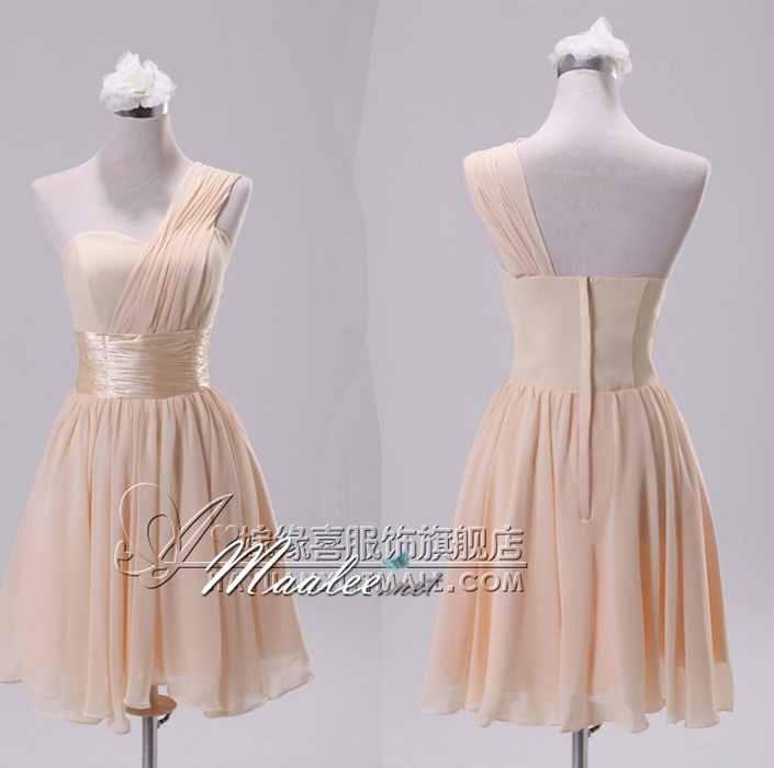 พร้อมส่ง ชุดราตรีสั้น บ่าเฉียง สีครีม คอเว้า Sweet Heart คาดเอวผ้าซาติน