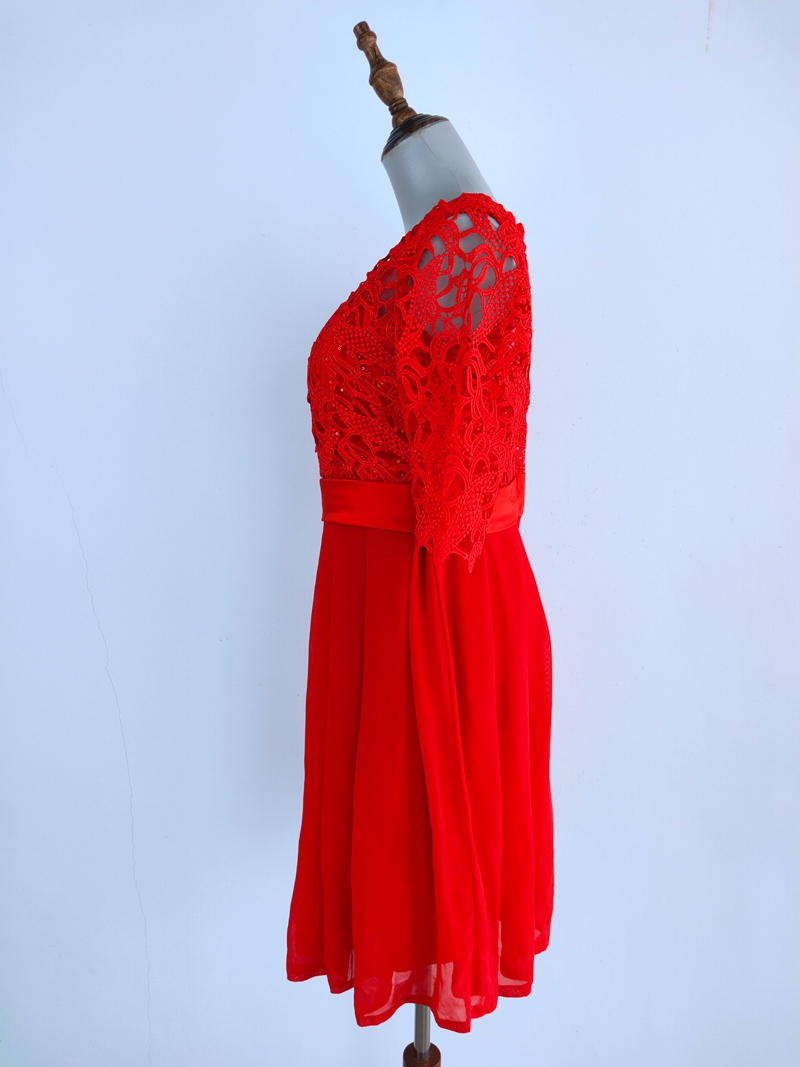 พร้อมส่ง ชุดราตรีสั้น สีแดง แขนสามส่วน ลูกไม้ฉลุ กระโปรงผ้าชีฟอง