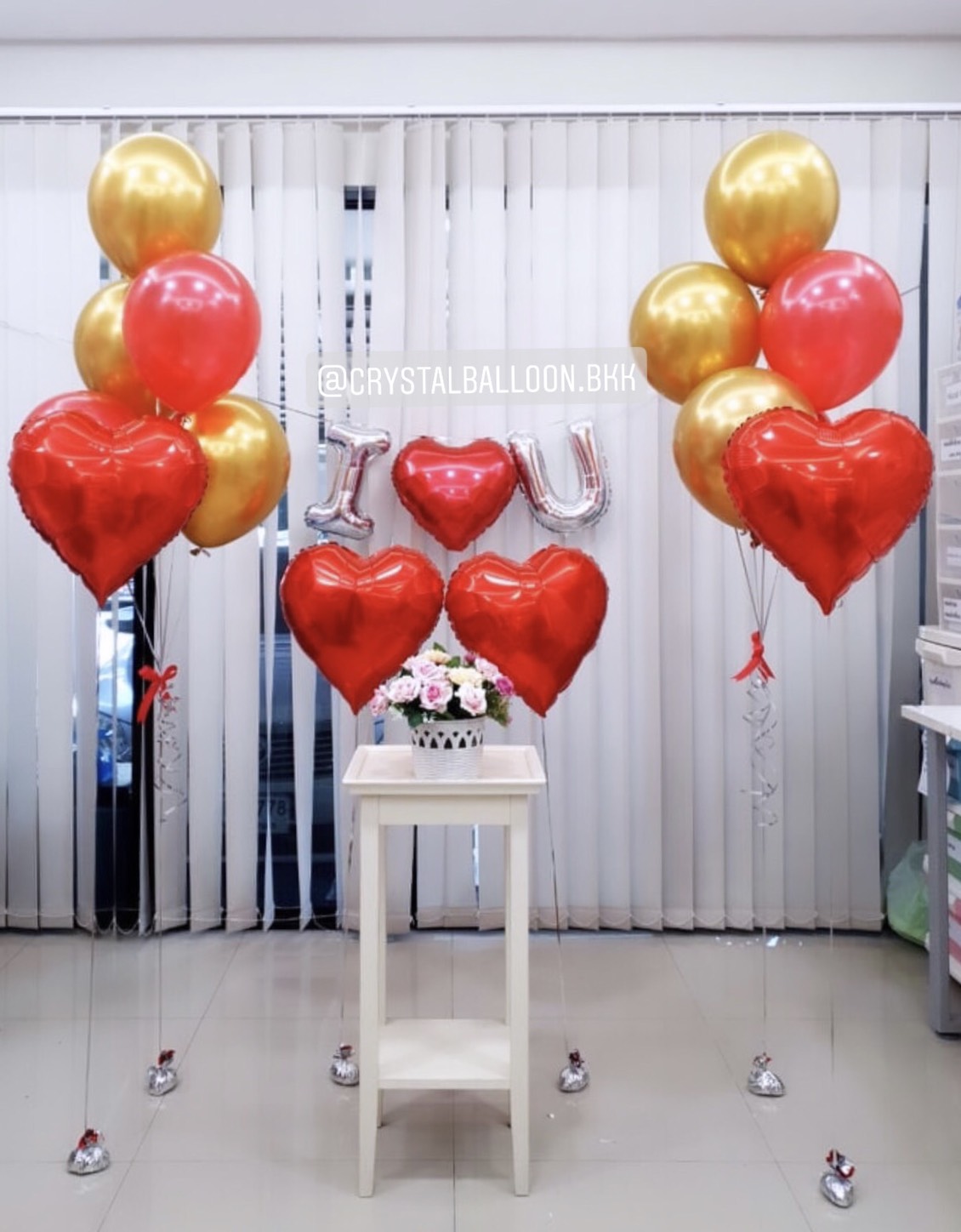 ลูกโป่ง เซอร์ไพรส์คนพิเศษ ในโอกาสพิเศษ Theme สีทอง-สีแดง พร้อม ช่อลูกโป่ง 2 ช่อ,ฟอยล์หัวใจ ขนาด 18" 5 ชิ้น,ตัวอักษร 2 ตัวอักษร พร้อมตกเเต่ง สามารถเปลี่ยนสีลูกโป่ง/เปลี่ยนสี-ฟอยล์ตกแต่งได้