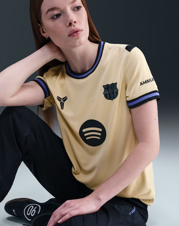 เสื้อผู้หญิงบาร์เซโลน่า 2025 2026 ทีมเยือน รุ่นแฟนบอลของแท้