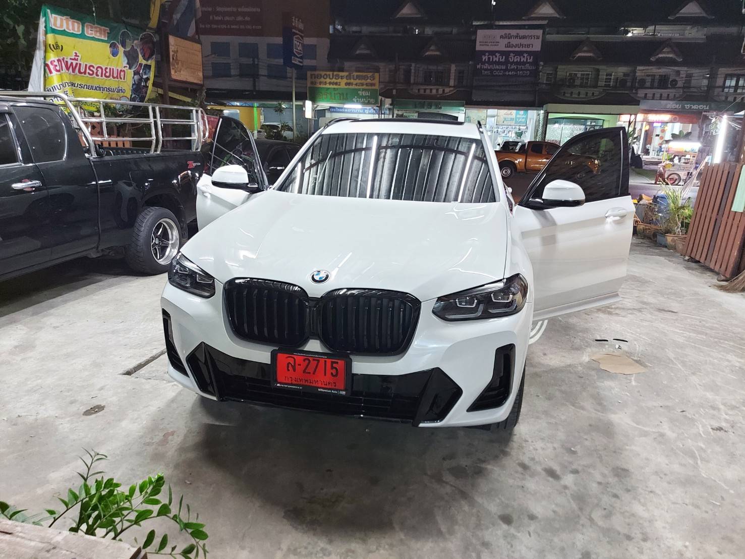 พรมรถยนต์ BMW X3 Xdrive 20d ปี 2022 ปูพรม6D สีกาแฟ เต็มคัน