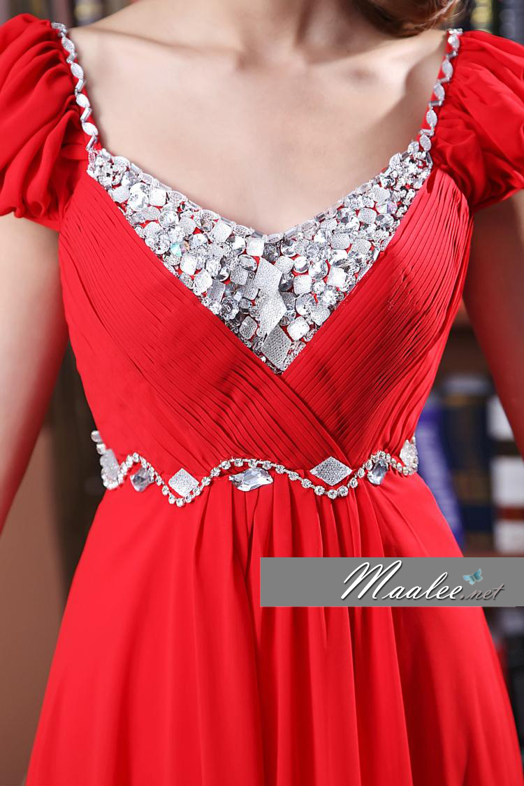 พร้อมส่ง ชุดราตรียาว สีแดง มีแขน แบบเปรี้ยวอมหวาน ปักเลื่อมช่วงคอ หลังผ่าตัววี