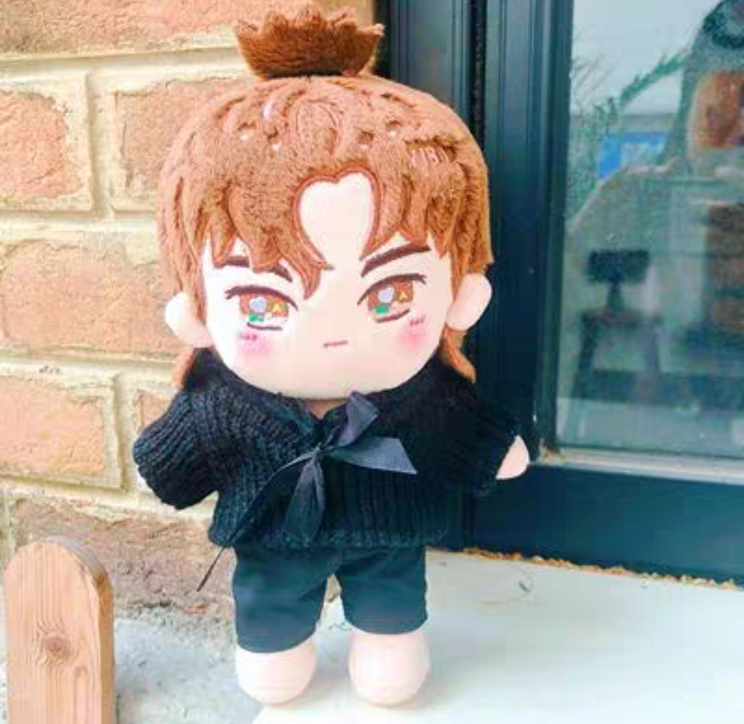 ตุ๊กตาหวังอี้ป๋อ ชุด Solo เดี่ยว เพลง 无感 (20 cm.)