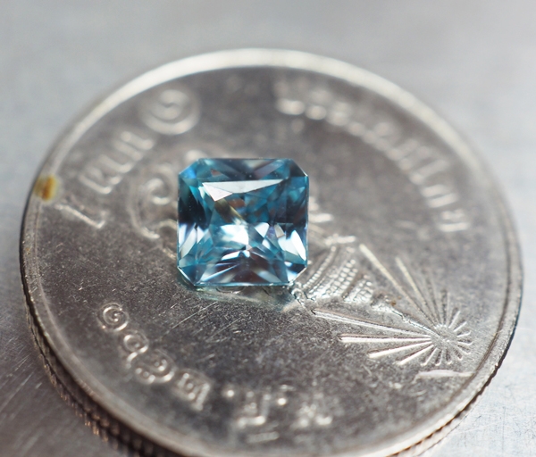 เพทายกัมพูชา 0.80 กะรัตสีฟ้า (0935)