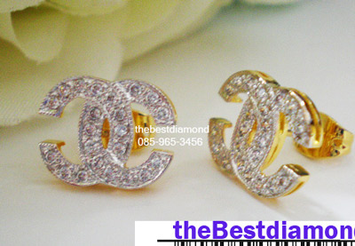 สินค้าหมด BE825+++ต่างหูชาแนล+++แบบสุดฮิต งานสวย หรู ดูดี งานทองจิกไข่ปลา ชุปเป็นทองขาว ทำให้ดูเพชรแพรวพราว