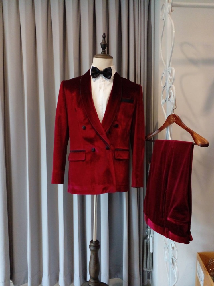 สูทแฟนซี สูท แดงแต่งขอบดำ กระดุมคู่ เนื้อผ้ากำหยี่ หรูหรา
