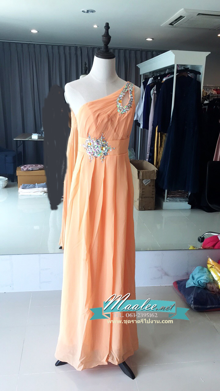 พร้อมเช่า ชุดราตรียาว ไหล่เดียว สีส้ม ผ้าชีฟอง แต่งเลื่อม+มุก ช่วงเนินอกและเอว